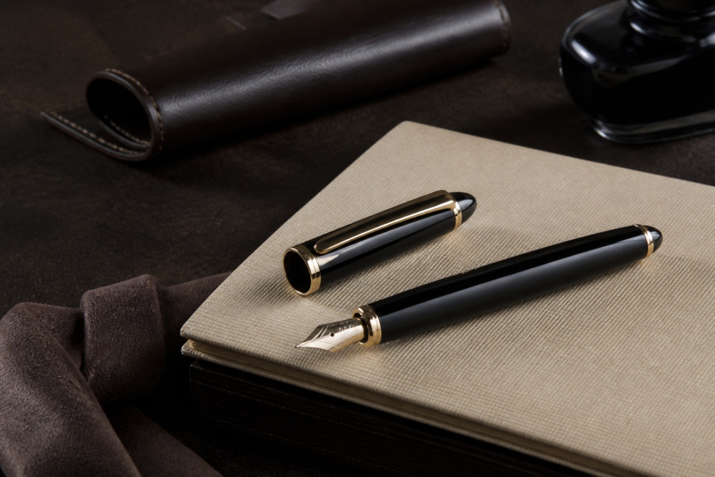 Uma proposta diferente — imagem editorial exclusiva relacionada a Montblanc Bohème: elegância compacta e pena retrátil