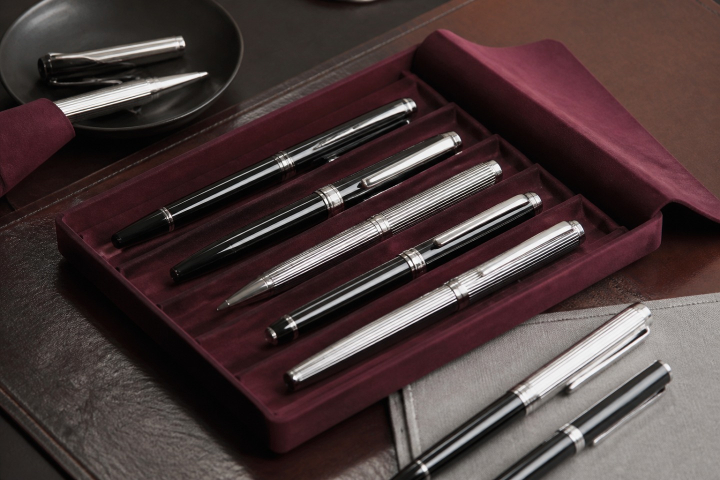Compra e uso — imagem editorial exclusiva relacionada a Montblanc Noblesse e Slimline: a elegância das canetas finas