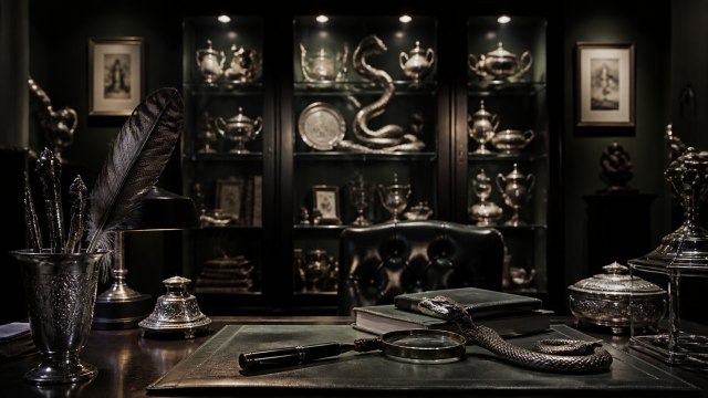 Writers Edition Agatha Christie: mystery, silver and serpent