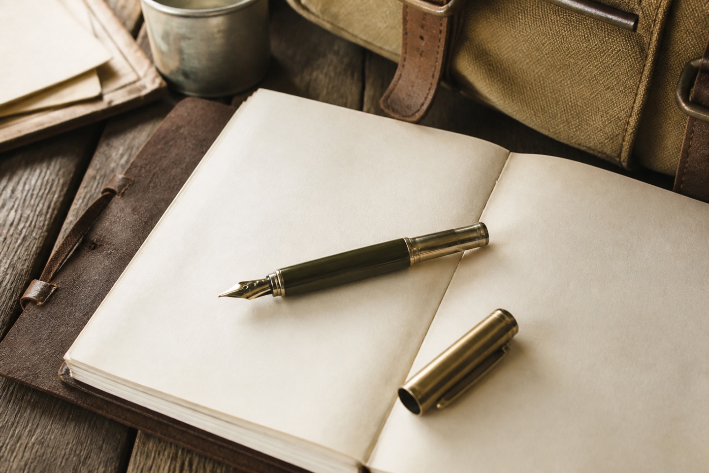 Uma edição inaugural — imagem editorial exclusiva relacionada a Writers Edition Hemingway: o início de uma coleção emblemática